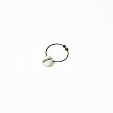 画像をギャラリービューアに読み込む, Earcuff イヤーカフ<ボール>(040 layer white)