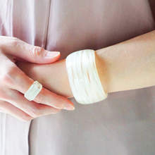 画像をギャラリービューアに読み込む, Bangle バングル<Wide>(A86 marble gold white)