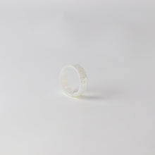 画像をギャラリービューアに読み込む, Fortuna Ring(B71 milky white)