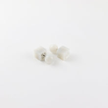 画像をギャラリービューアに読み込む, Reversible Pierced リバーシブルピアス(B71 milky white)