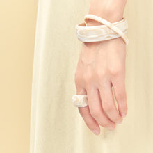 画像をギャラリービューアに読み込む, Bangle バングル＜Shell＞（629 milky pink）
