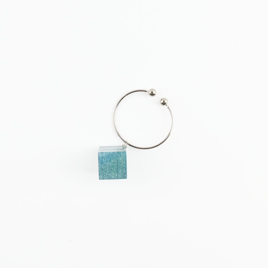 Earcuff イヤーカフ＜キューブ＞（L34 blue lame）