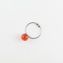 画像をギャラリービューアに読み込む, Earcuff イヤーカフ＜ボール＞（L38 red lame）
